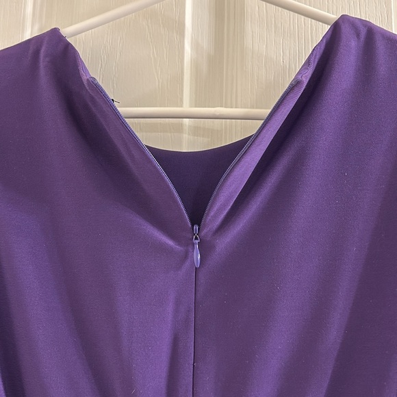 Ladies Le Chateau dress with stretch fabric. Like new condition. ⭐️ - Picture 5 of 5